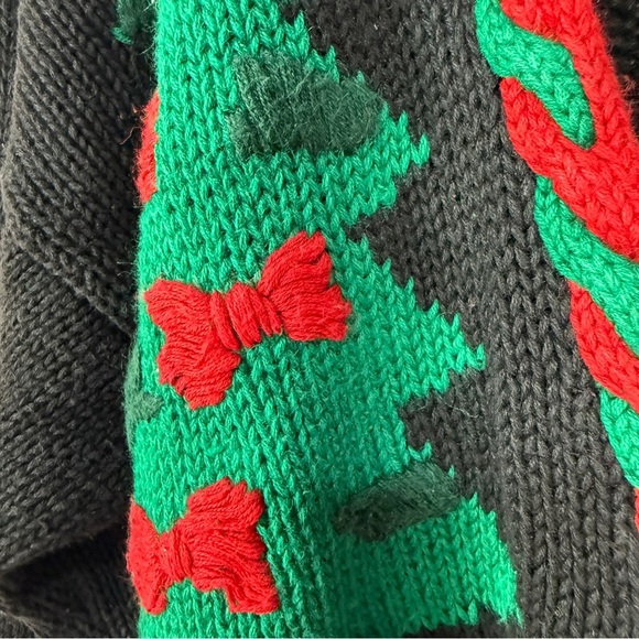 Black Red vintage Holiday Cardigan Sweater size medium Christmas embroidered - Picture 3 of 9